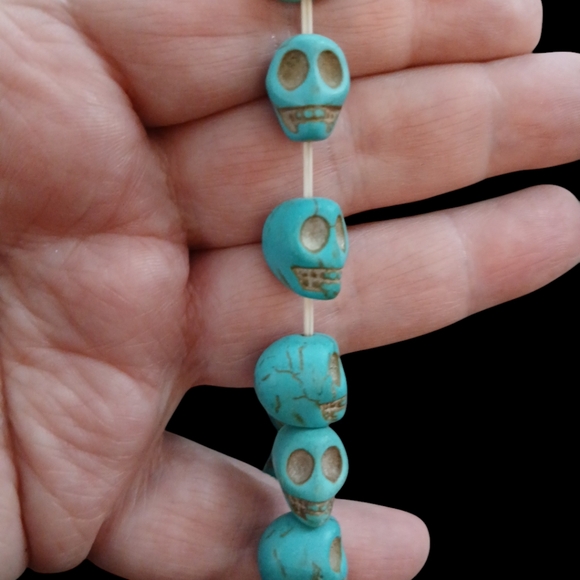 Turquoise Blue Color Skull Stretch pull on Bracelet - Picture 3 of 3